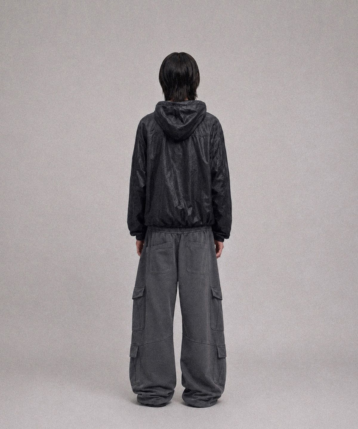 낫포너드(NOT4NERD) Diagonal Panel Dart Cargo Sweat Pants - Charcoal