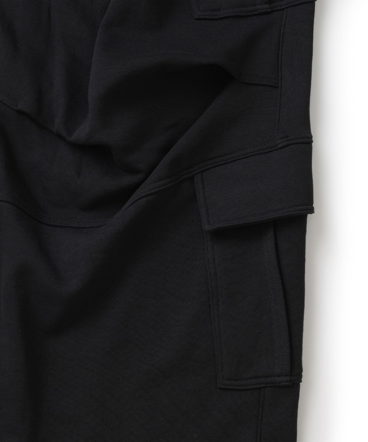 낫포너드(NOT4NERD) Diagonal Panel Dart Cargo Sweat Pants - Black