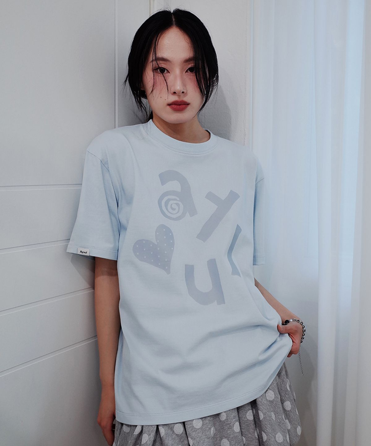 아이불(AYVUL) 도트 하트 로고 오버핏 반팔티, 스카이블루