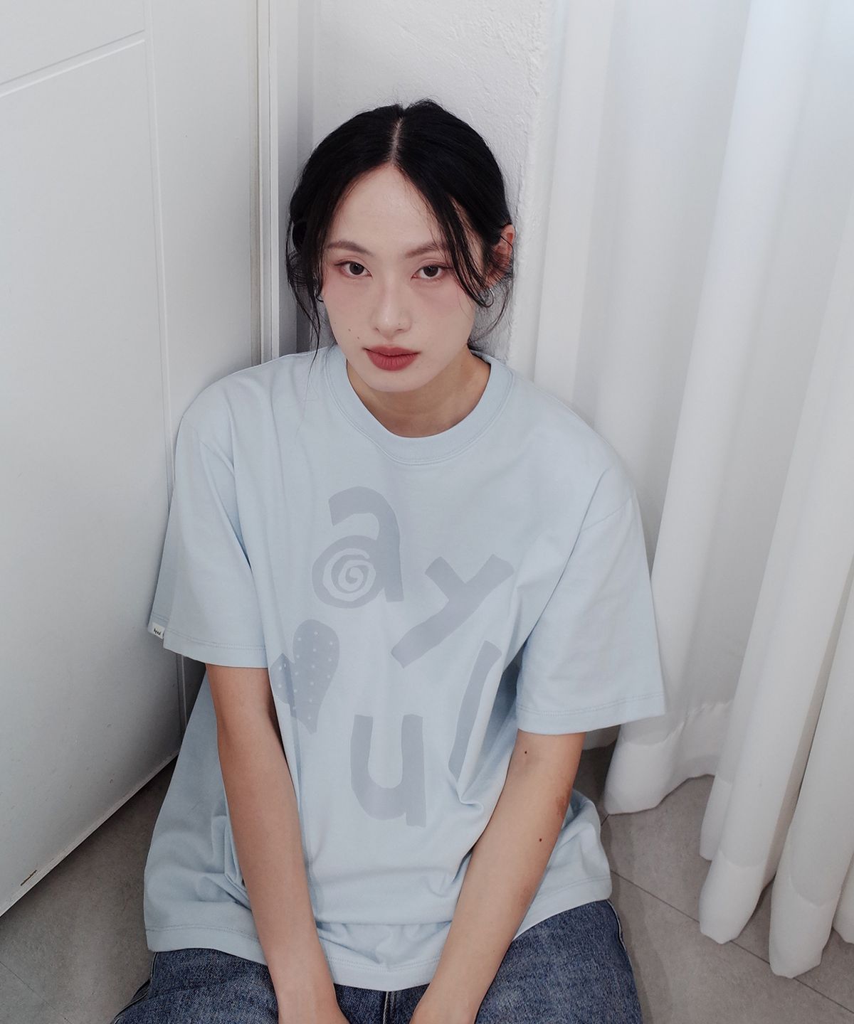 아이불(AYVUL) 도트 하트 로고 오버핏 반팔티, 스카이블루