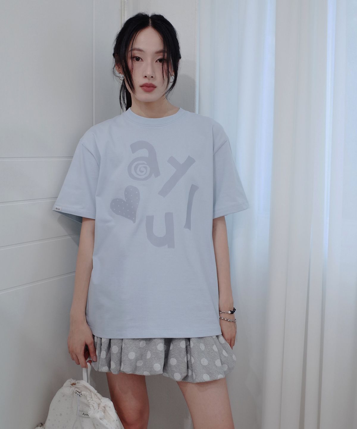 아이불(AYVUL) 도트 하트 로고 오버핏 반팔티, 스카이블루