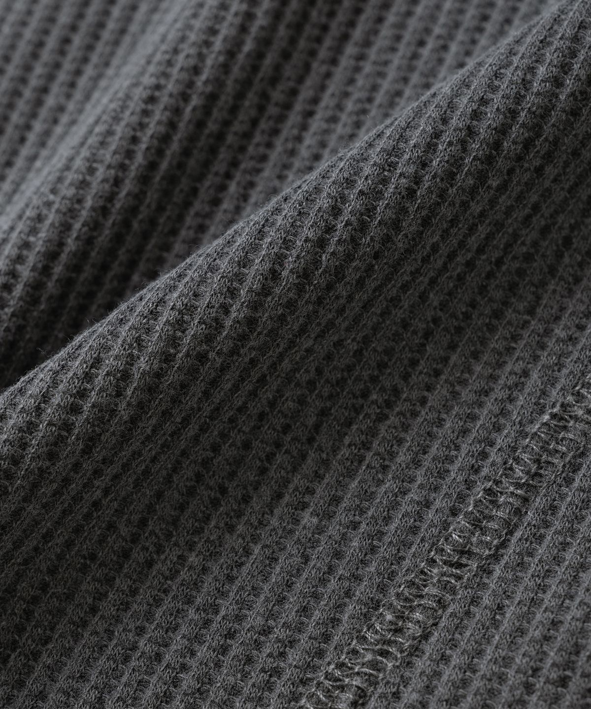 낫포너드(NOT4NERD) Diagonal Seam Waffle Henley Long Sleeve - Charcoal