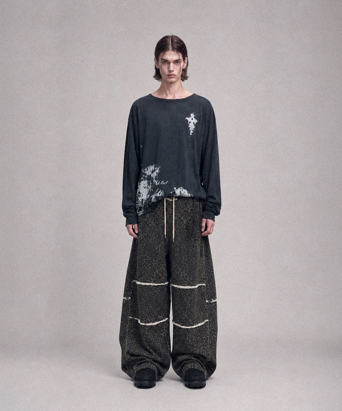낫포너드(NOT4NERD) Raw Distressed Dirty Washed U-Neck Long Sleeve - Black