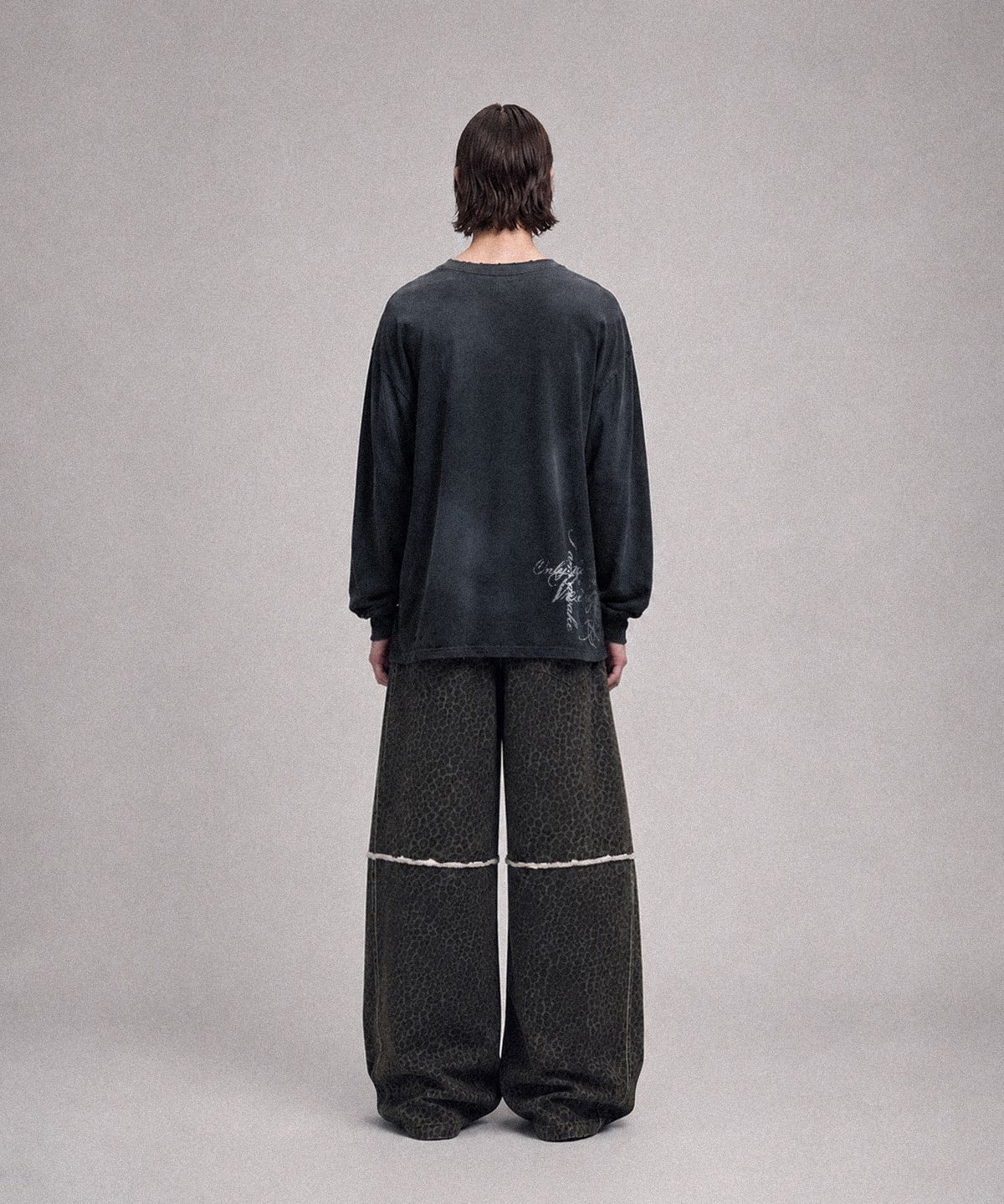 낫포너드(NOT4NERD) Raw Distressed Dirty Washed U-Neck Long Sleeve - Black