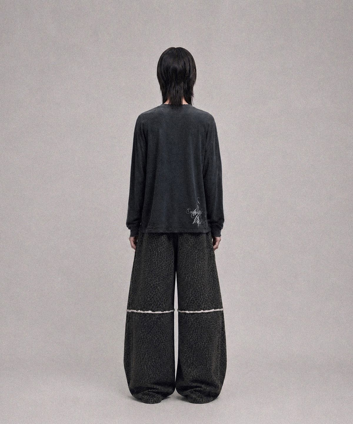 낫포너드(NOT4NERD) Raw Distressed Dirty Washed U-Neck Long Sleeve - Black