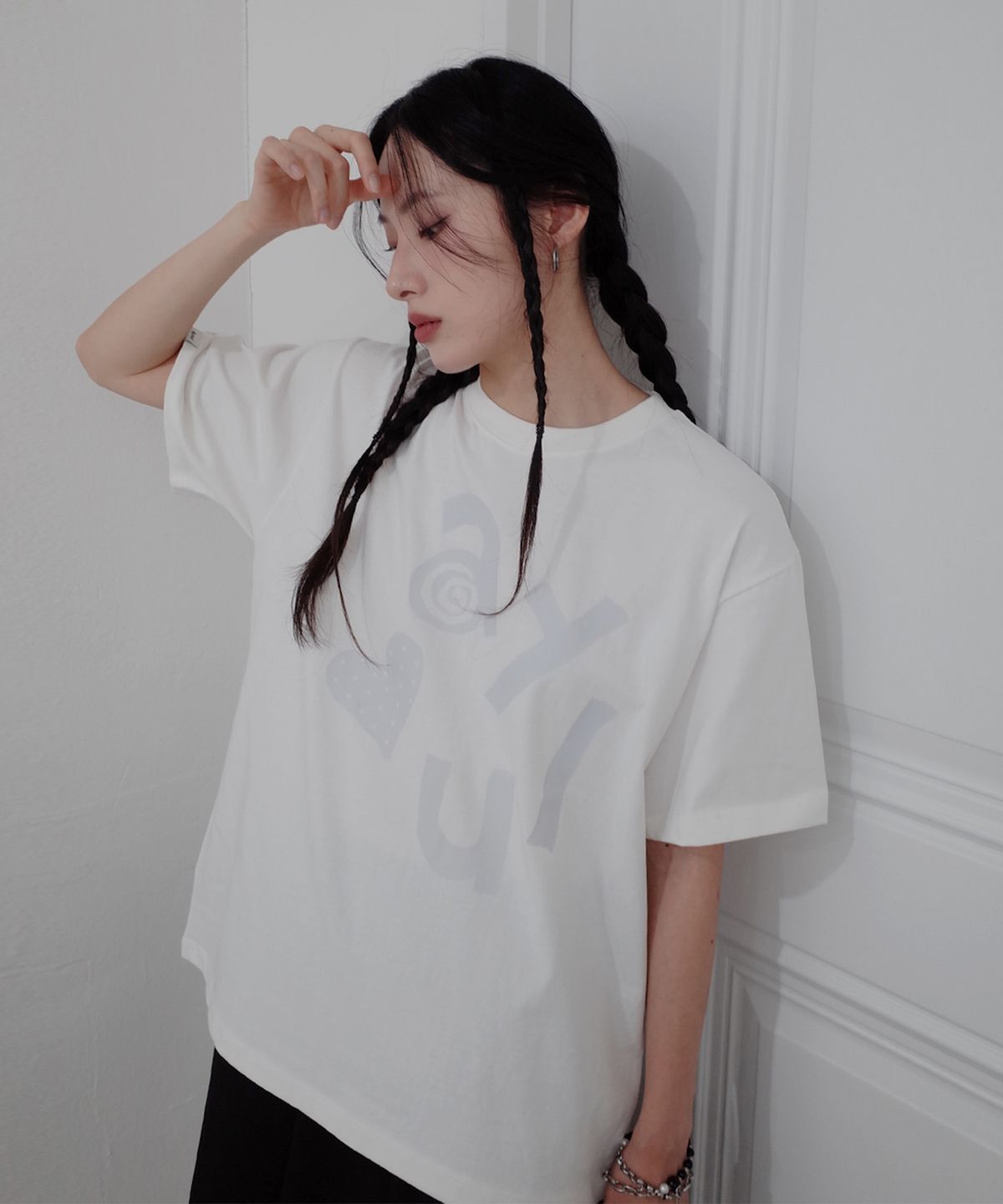 아이불(AYVUL) 도트 하트 로고 오버핏 반팔티, 화이트