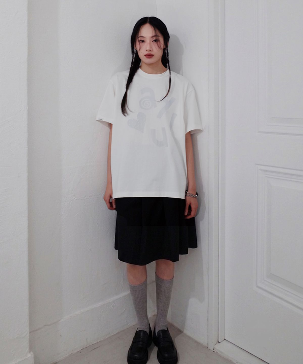 아이불(AYVUL) 도트 하트 로고 오버핏 반팔티, 화이트