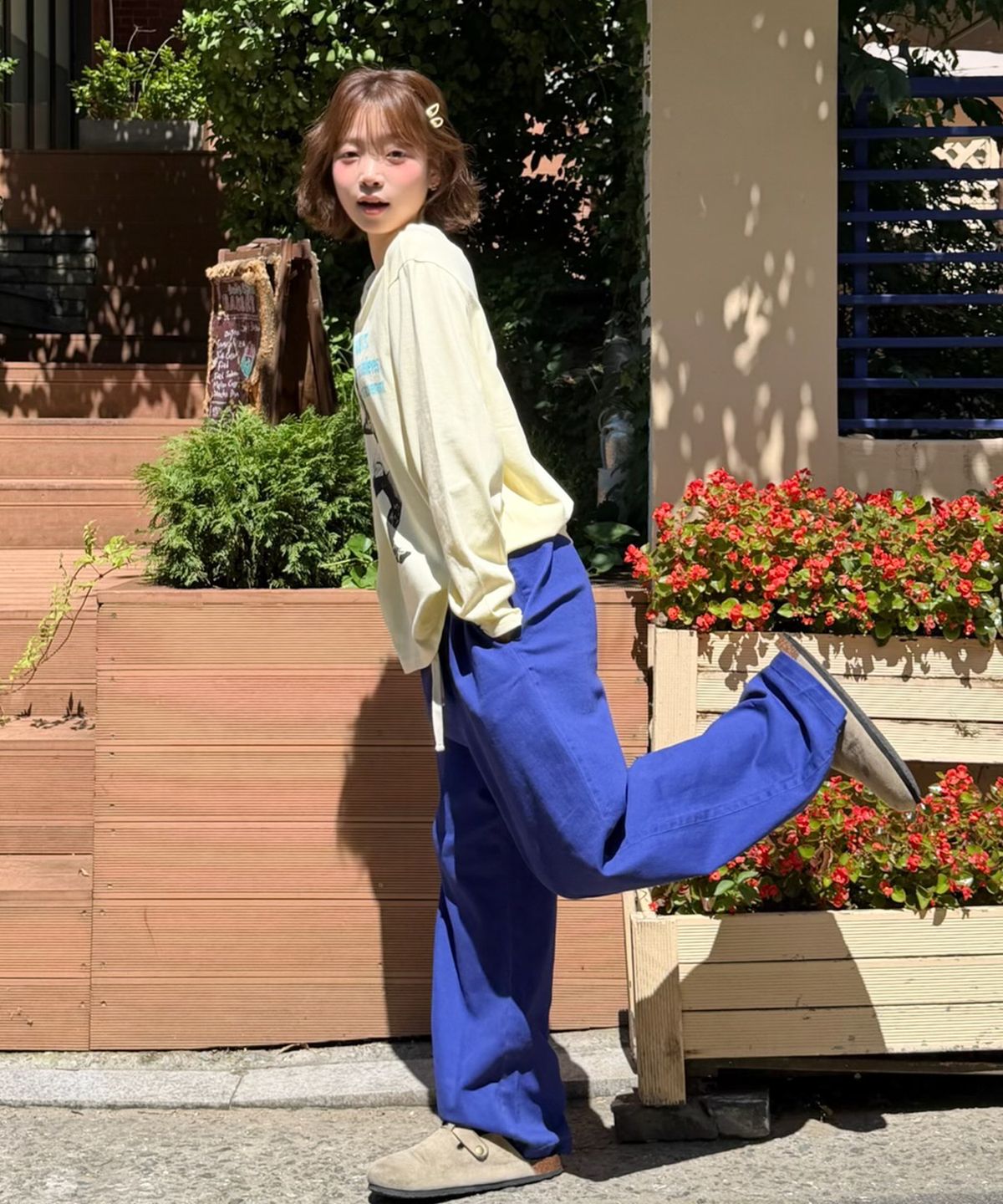 아모우(AMOU) PEACE Semi Flare Chino Pants BLUE