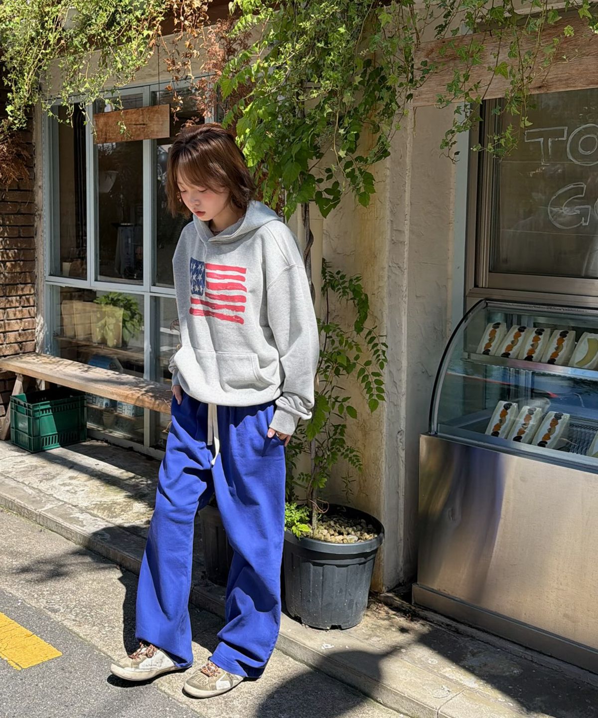 아모우(AMOU) PEACE Semi Flare Chino Pants BLUE
