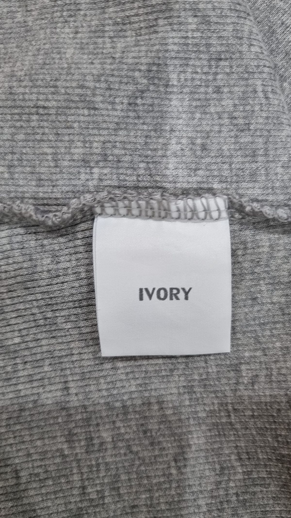 아이보리(IVORY) 긴소매 티셔츠 M