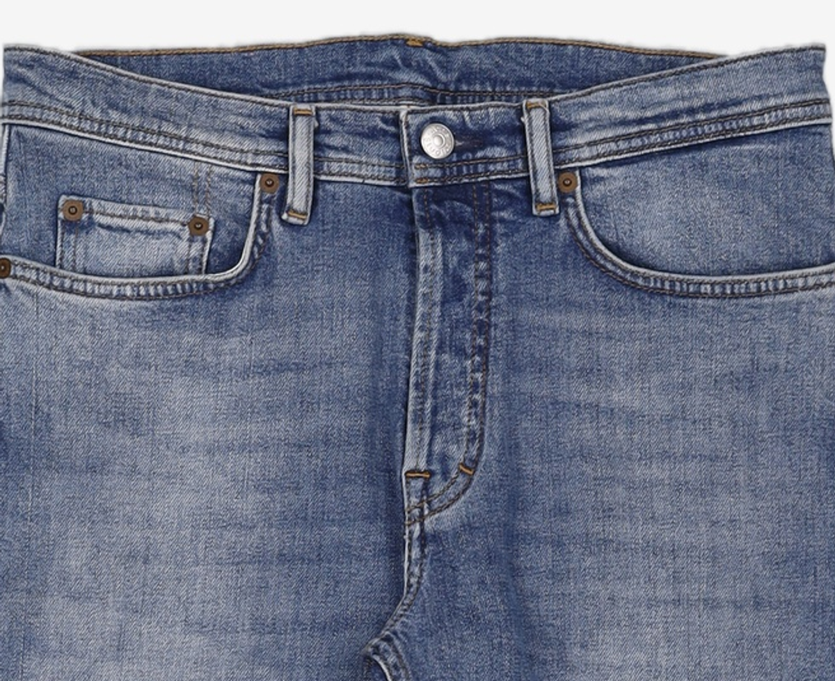 아크네 스튜디오(ACNE STUDIOS) 남성 슬림 테이퍼드 데님 팬츠 - 미드 블루 / B00174863 32