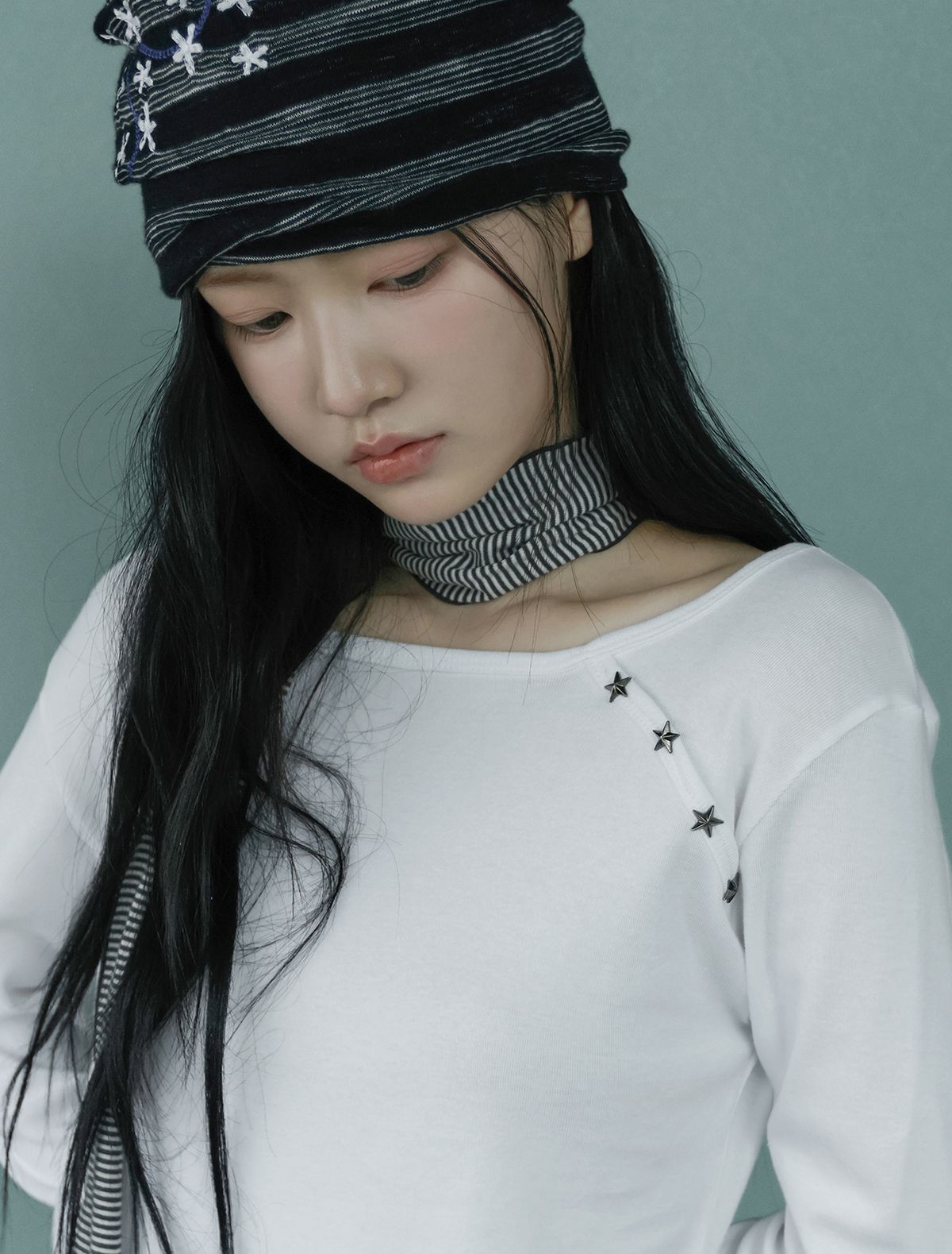 루프(LOOXP) 언발 스타 리벳 워머 긴팔티 아이보리