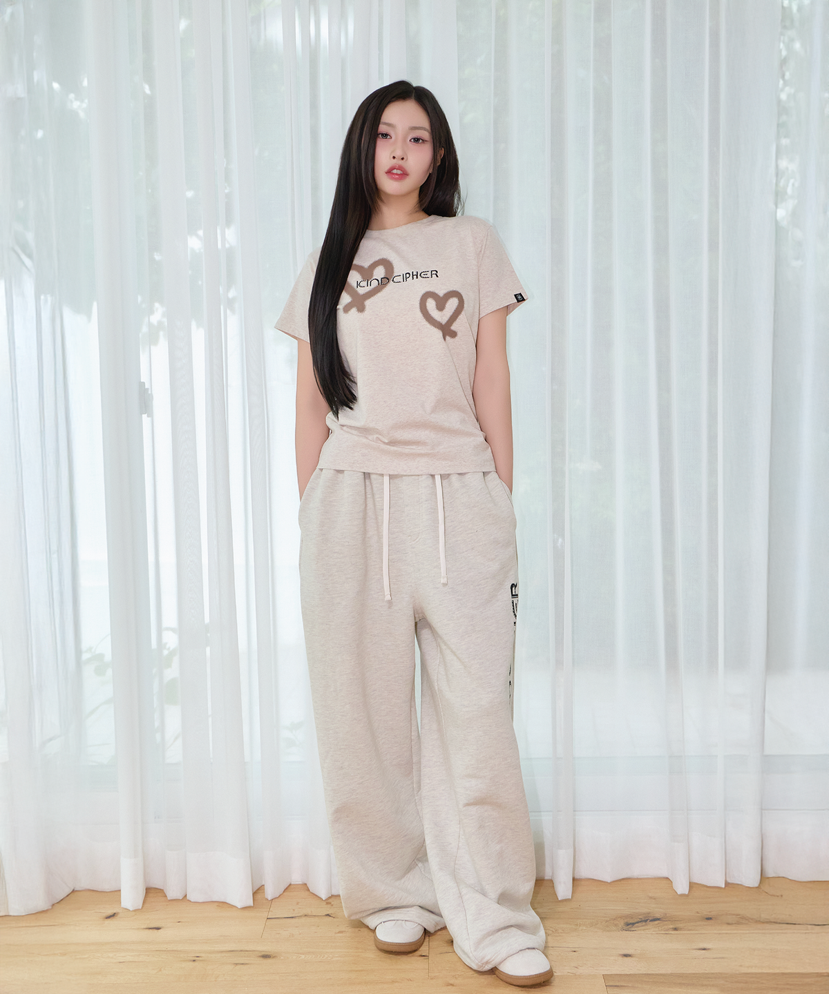카인드싸이퍼(KIND CIPHER) 빈티지 라벨 스티치 스웻팬츠 오트밀
