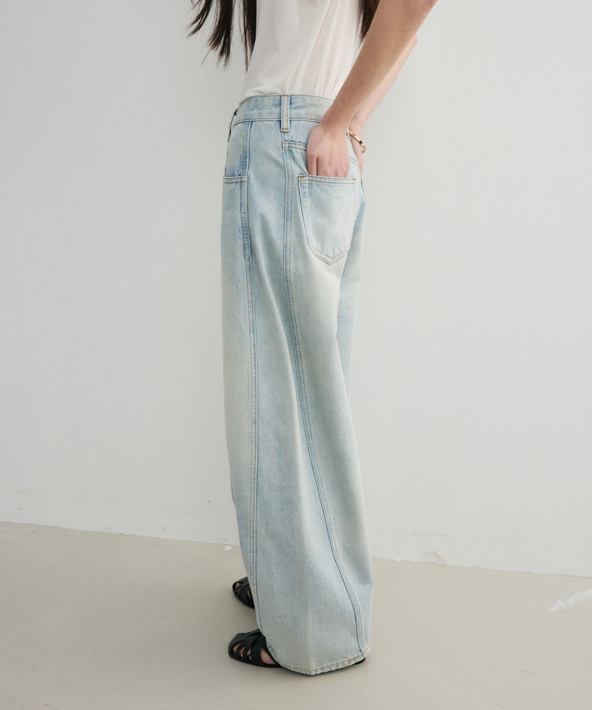 에이킷(AKEIT) Summer Curved Denim Pants_Blue