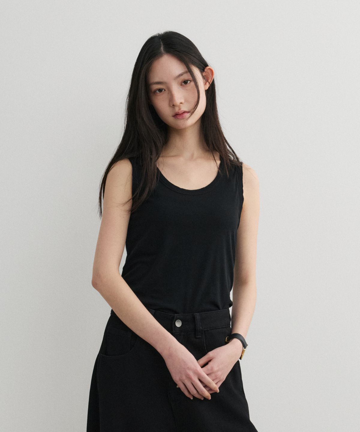 에이킷(AKEIT) Sheered Cut Off Sleeveless_Black