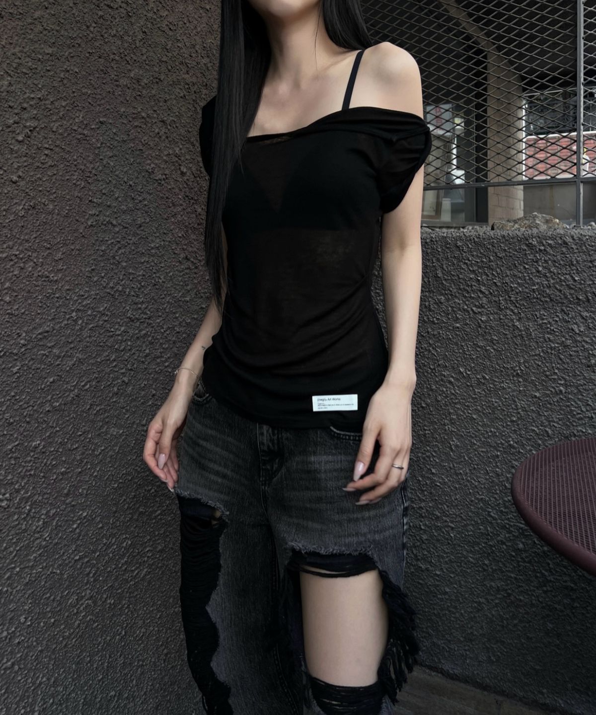 이네기(INEGI) Flip Sheer One Shoulder Top (black)