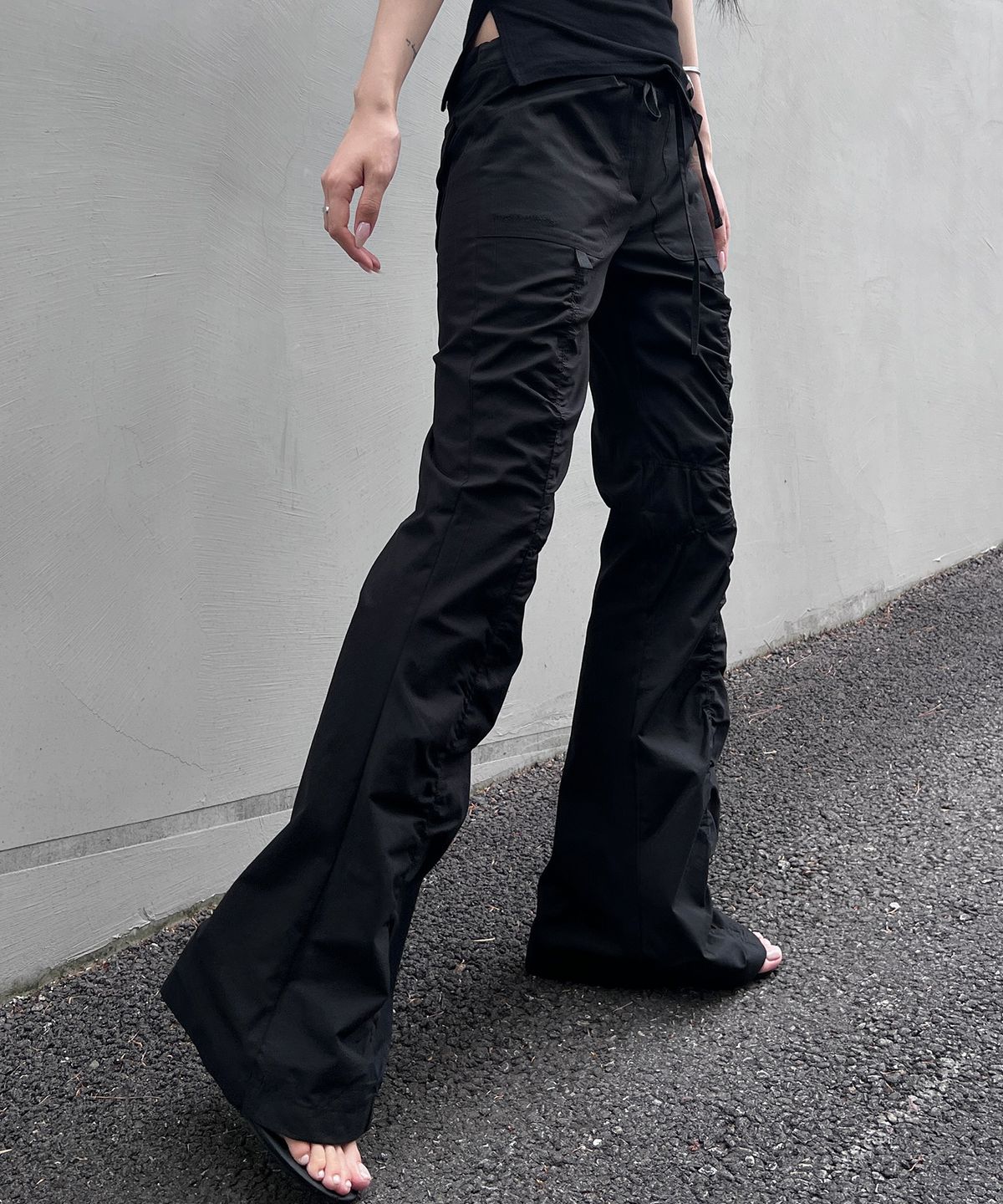 이네기(INEGI) Tap Shirring String Pants (black)