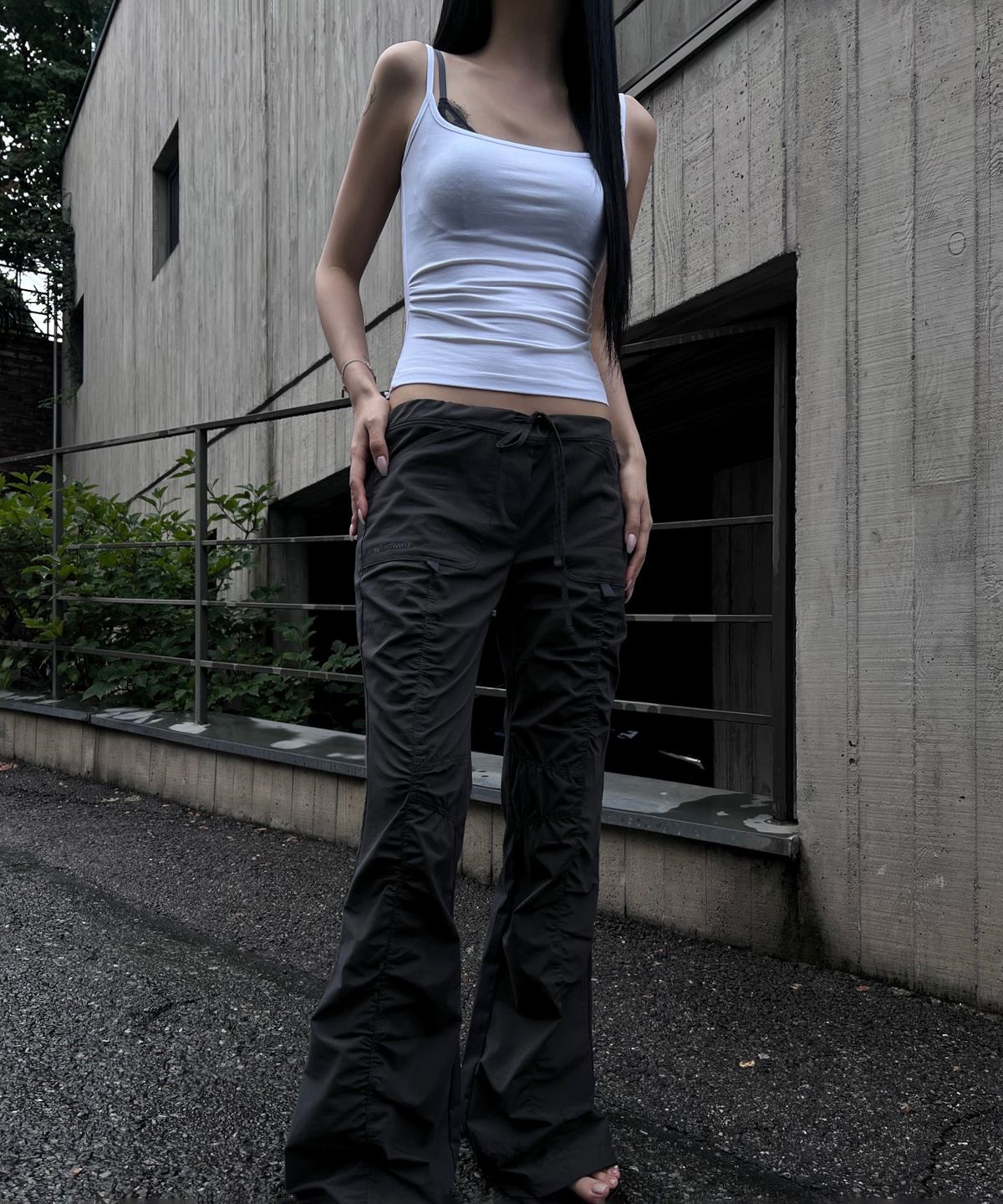 이네기(INEGI) Tap Shirring String Pants (charcoal)