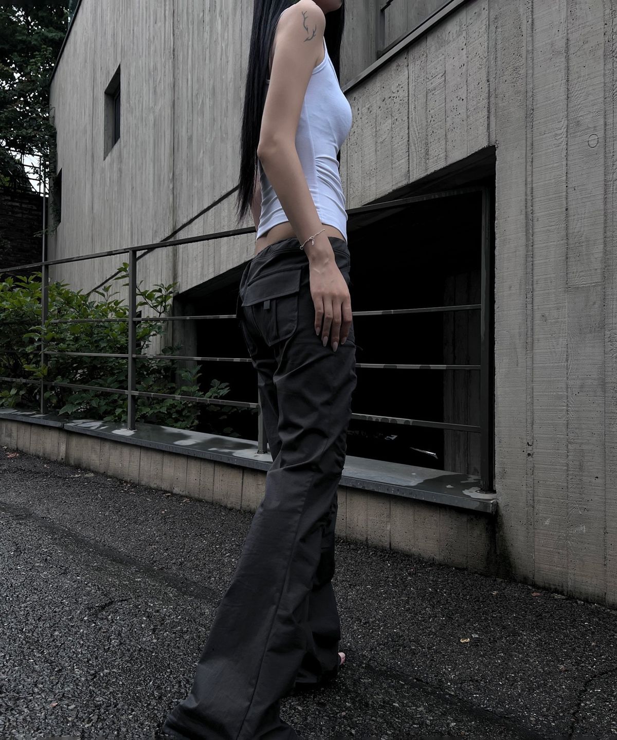 이네기(INEGI) Tap Shirring String Pants (charcoal)