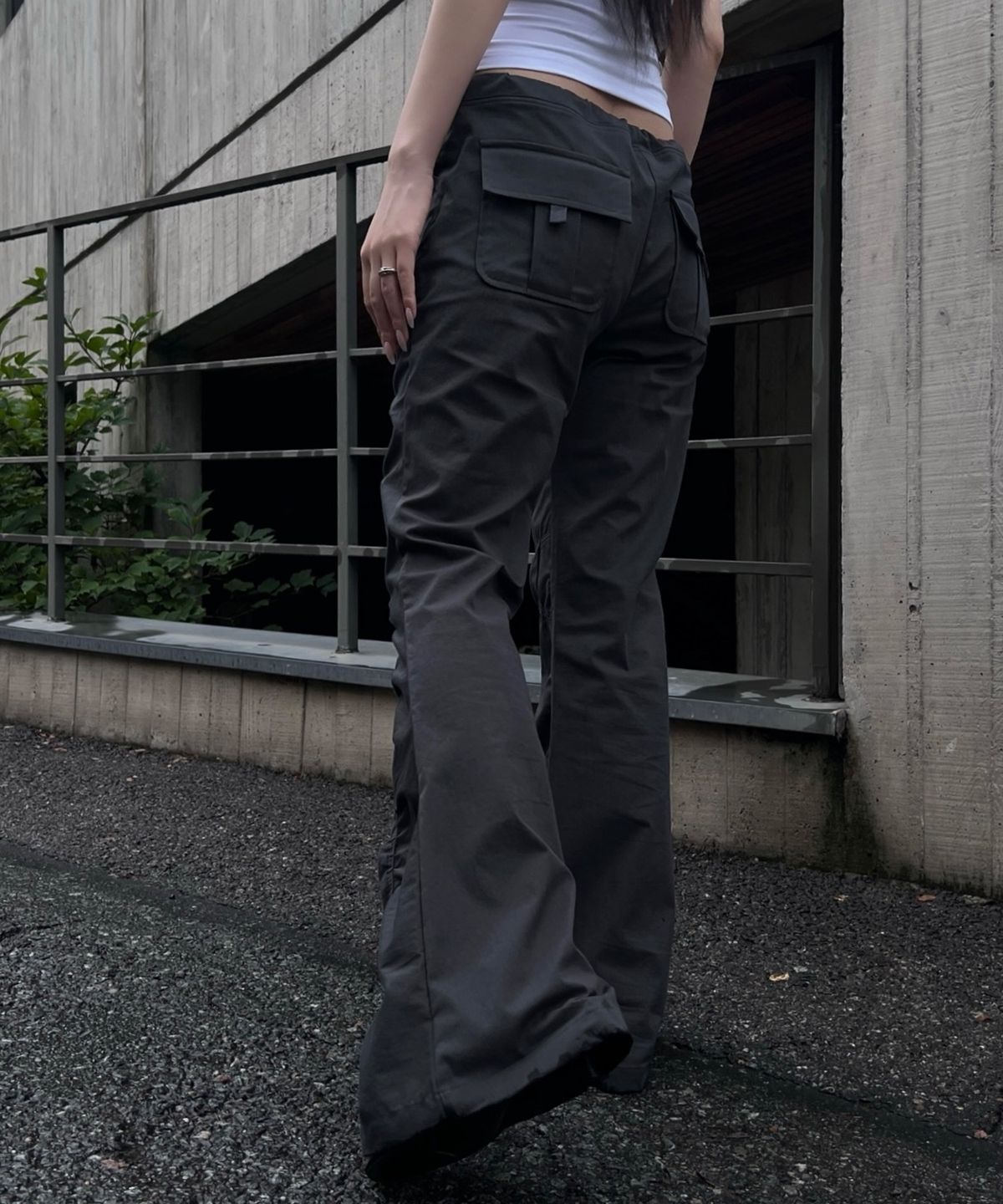 이네기(INEGI) Tap Shirring String Pants (charcoal)