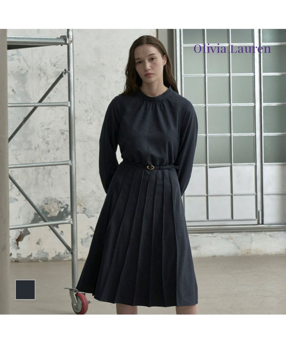 올리비아로렌(OLIVIALAUREN) 밴드넥 핀턱 원피스_VOCOA5F8231