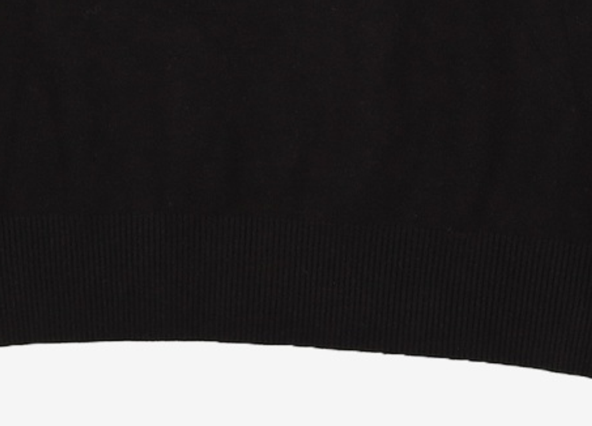 티엔지티(TNGT) BLACK SEMI-OVER FIT BUTTON CREWNECK KNIT TNSW1F704BK 105