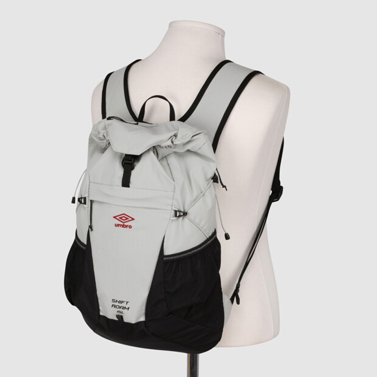엄브로(UMBRO) 시프트 로암 경량 백팩 (15L) 그레이 UR423CBPO1