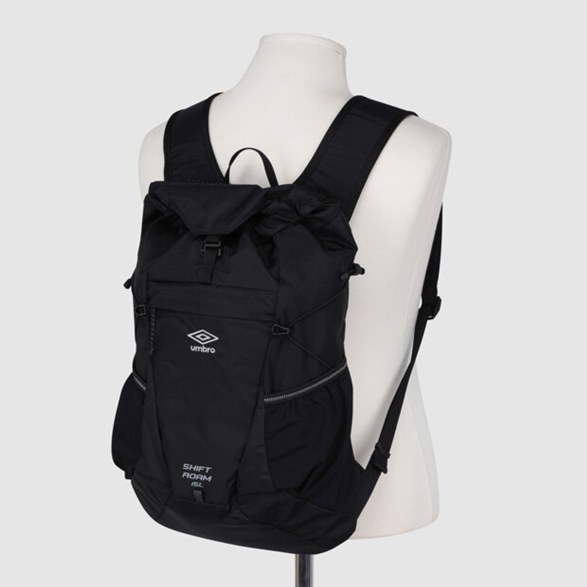 엄브로(UMBRO) 시프트 로암 경량 백팩 (15L) 블랙 UR423CBPO1