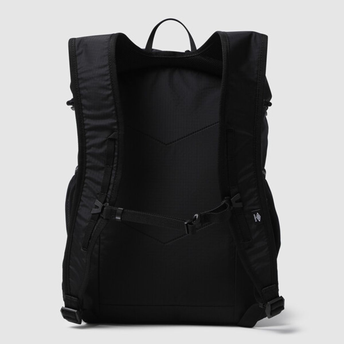 엄브로(UMBRO) 시프트 로암 경량 백팩 (15L) 블랙 UR423CBPO1
