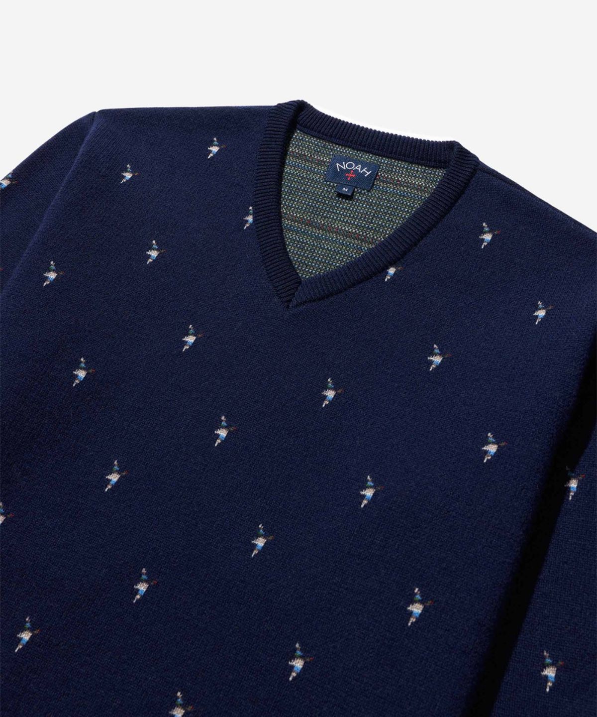 노아(NOAH) (U) 매리노 덕 스웨터 네이비 덕 MERINO JACQUARD DUCK V-NECK SWEATER NAVY DUCK
