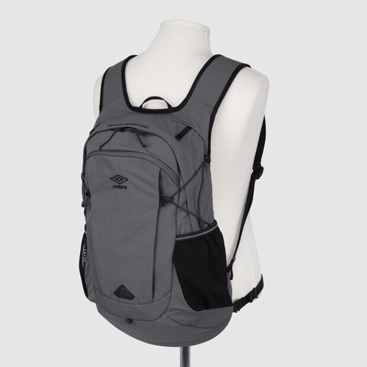 엄브로(UMBRO) 시프트 로암 경량 백팩 (25L) 챠콜 UR423CBPO2