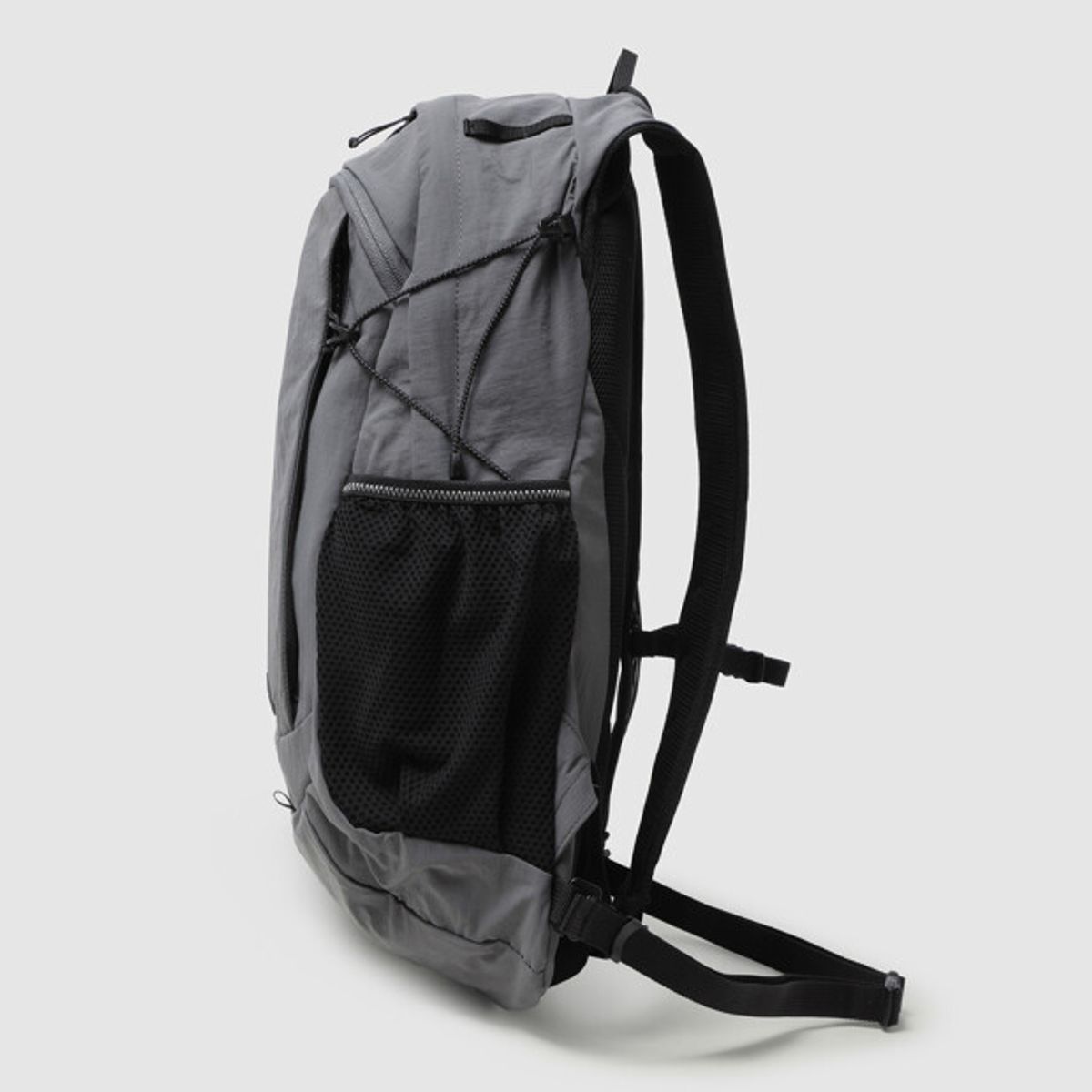 엄브로(UMBRO) 시프트 로암 경량 백팩 (25L) 챠콜 UR423CBPO2