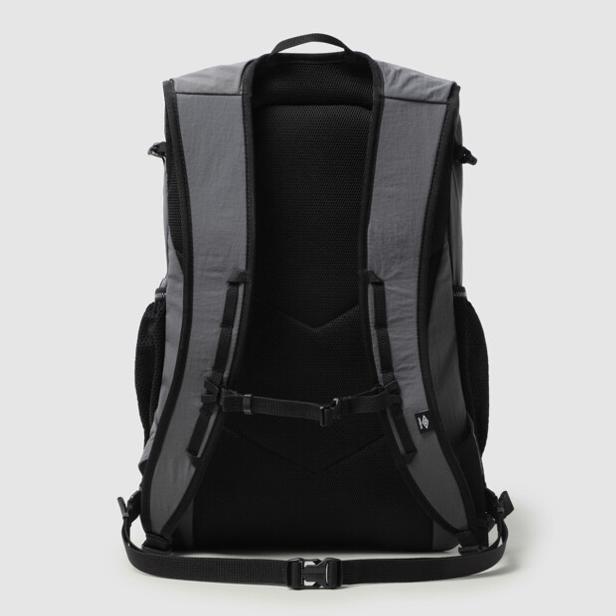 엄브로(UMBRO) 시프트 로암 경량 백팩 (25L) 챠콜 UR423CBPO2
