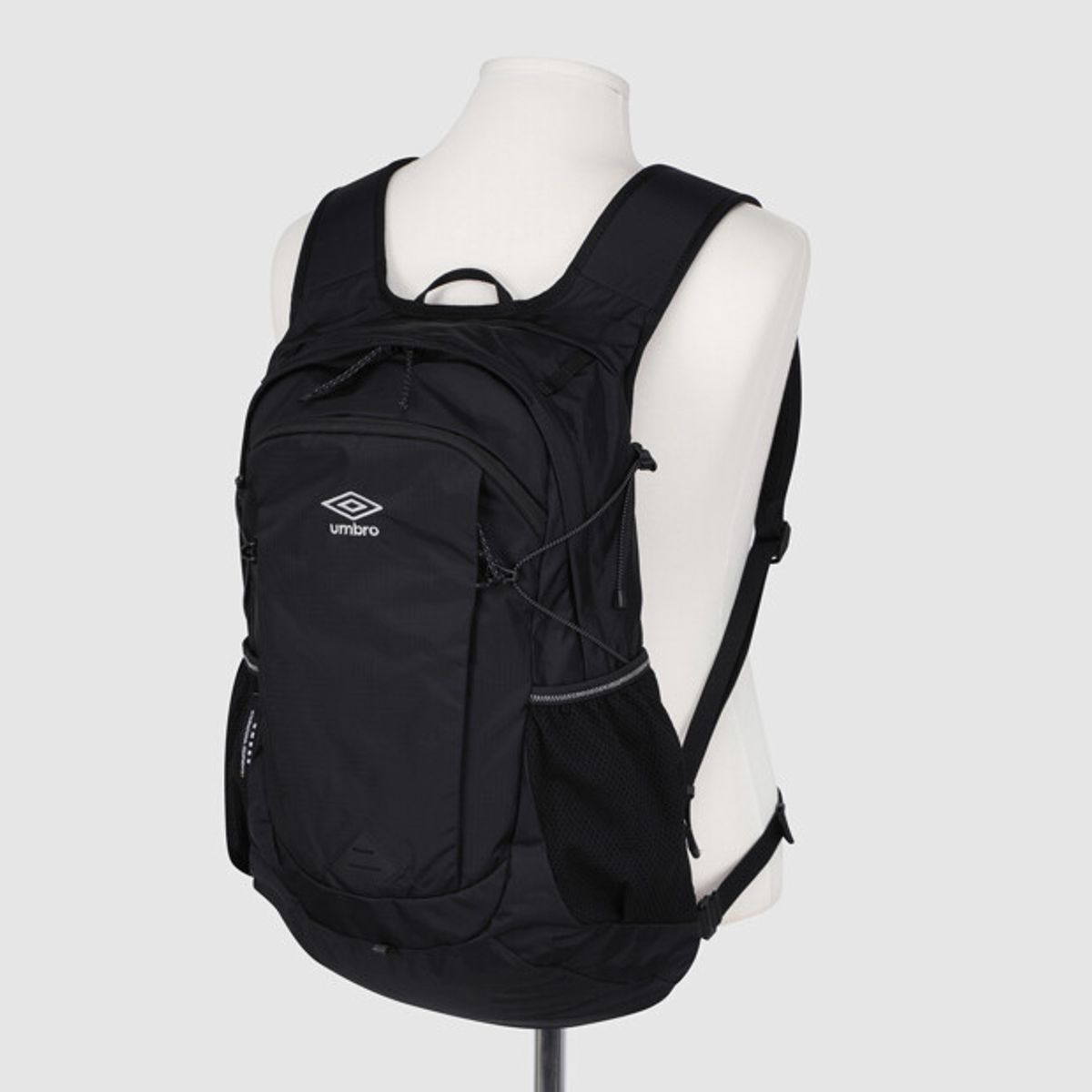 엄브로(UMBRO) 시프트 로암 경량 백팩 (25L) 블랙 UR423CBPO2