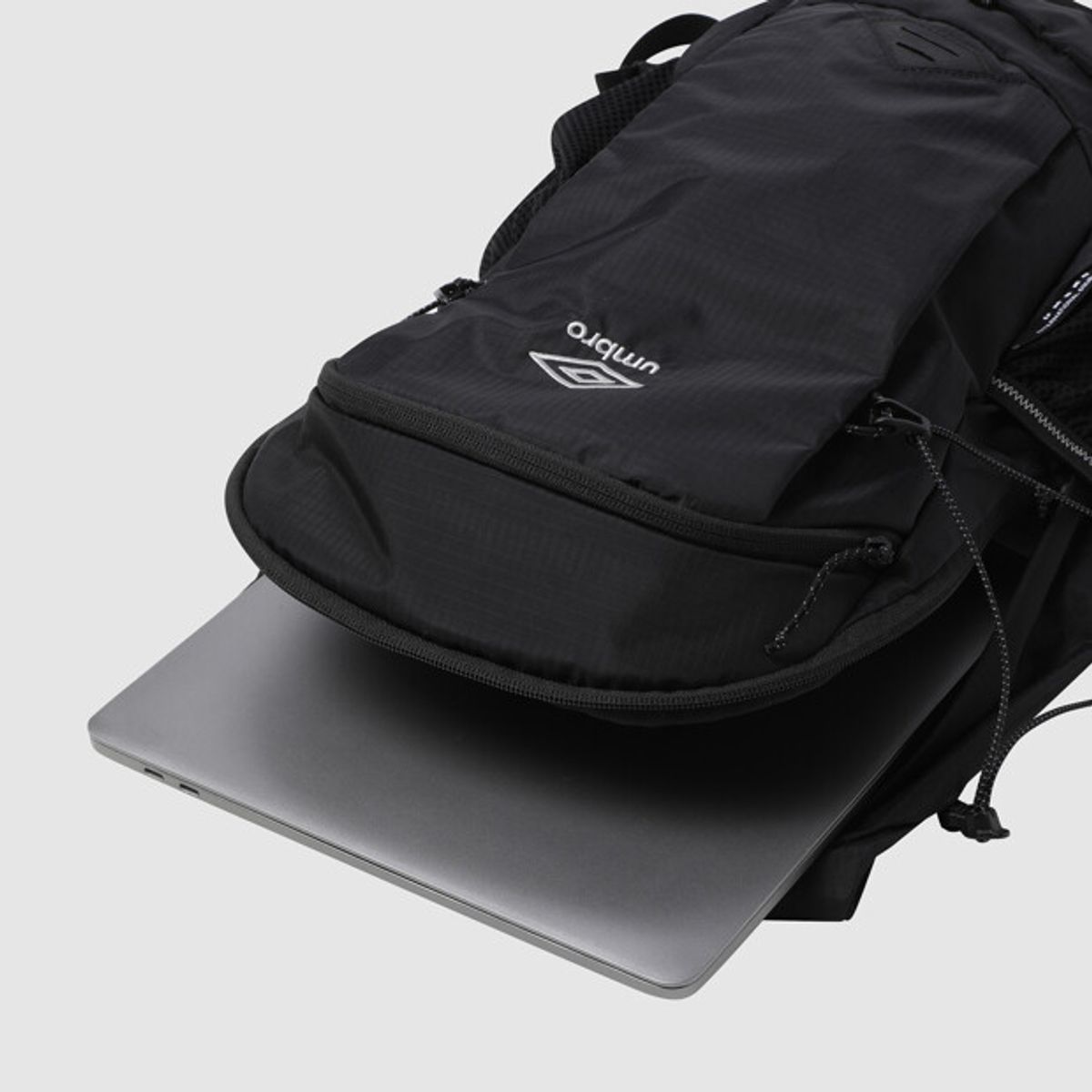 엄브로(UMBRO) 시프트 로암 경량 백팩 (25L) 블랙 UR423CBPO2