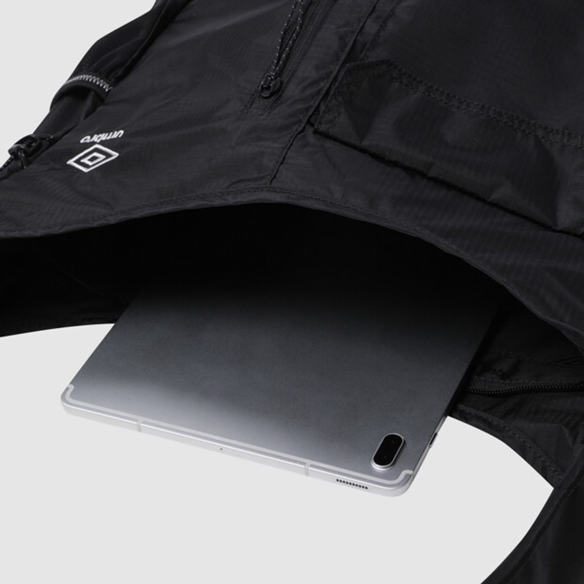 엄브로(UMBRO) 시프트 로암 경량 크로스백 M 블랙 UR423CBGO2