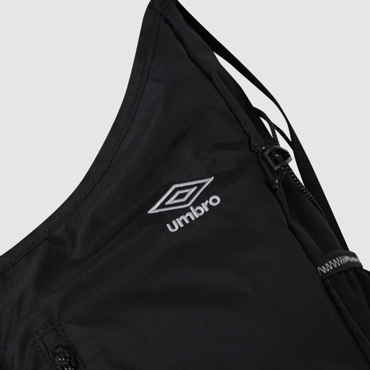 엄브로(UMBRO) 시프트 로암 경량 크로스백 M 블랙 UR423CBGO2