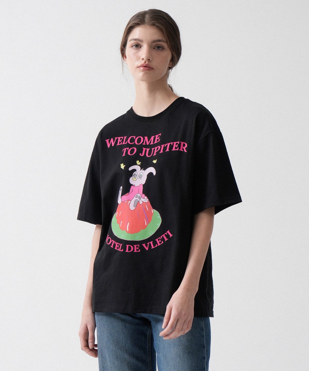 블레티(VLETI) Pink Rabbit Art Work Printing Overfit T-shirt (Black)
