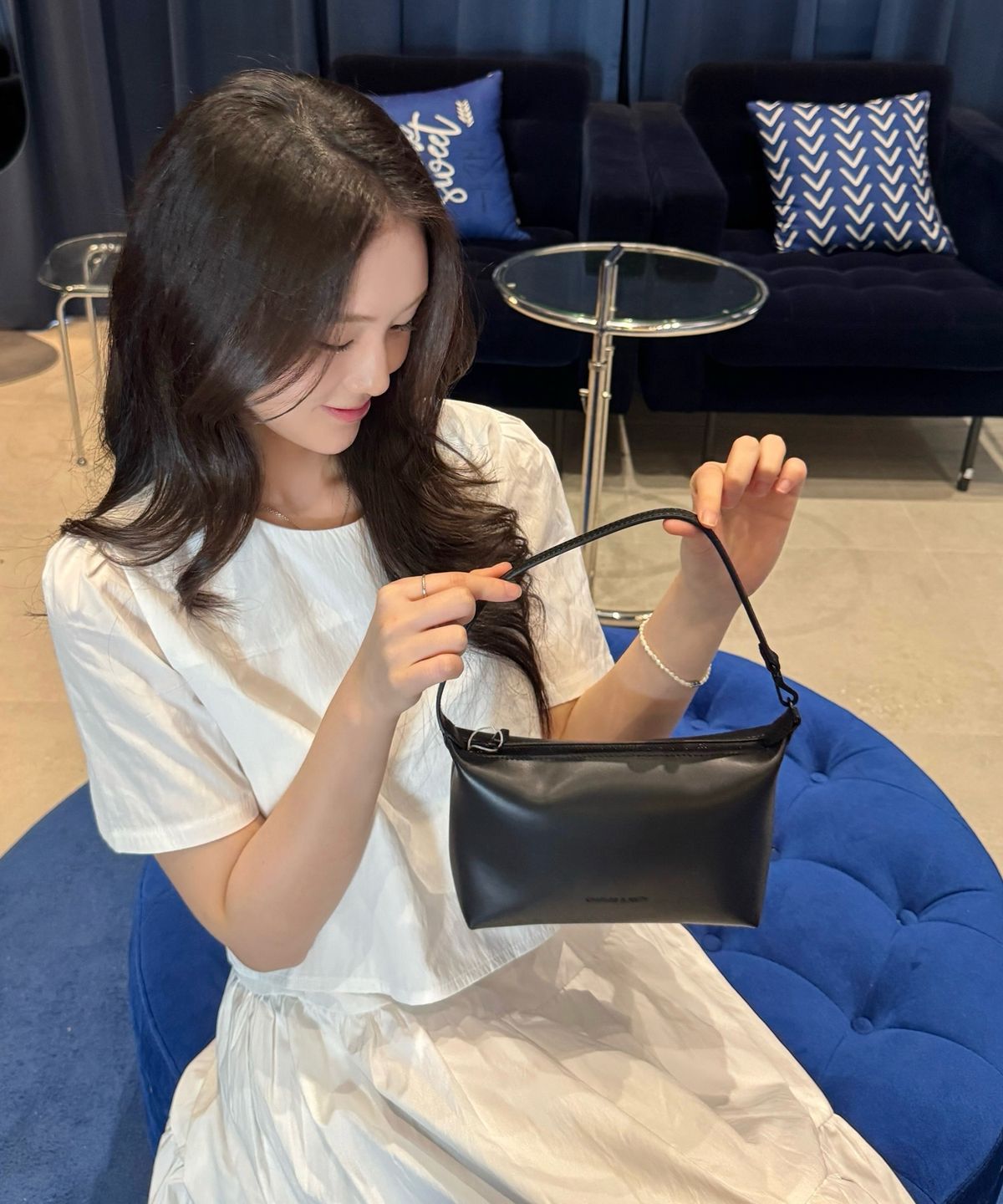 찰스앤키스(CHARLES & KEITH) 한야 드로스트링 토트백 CK2-30782862