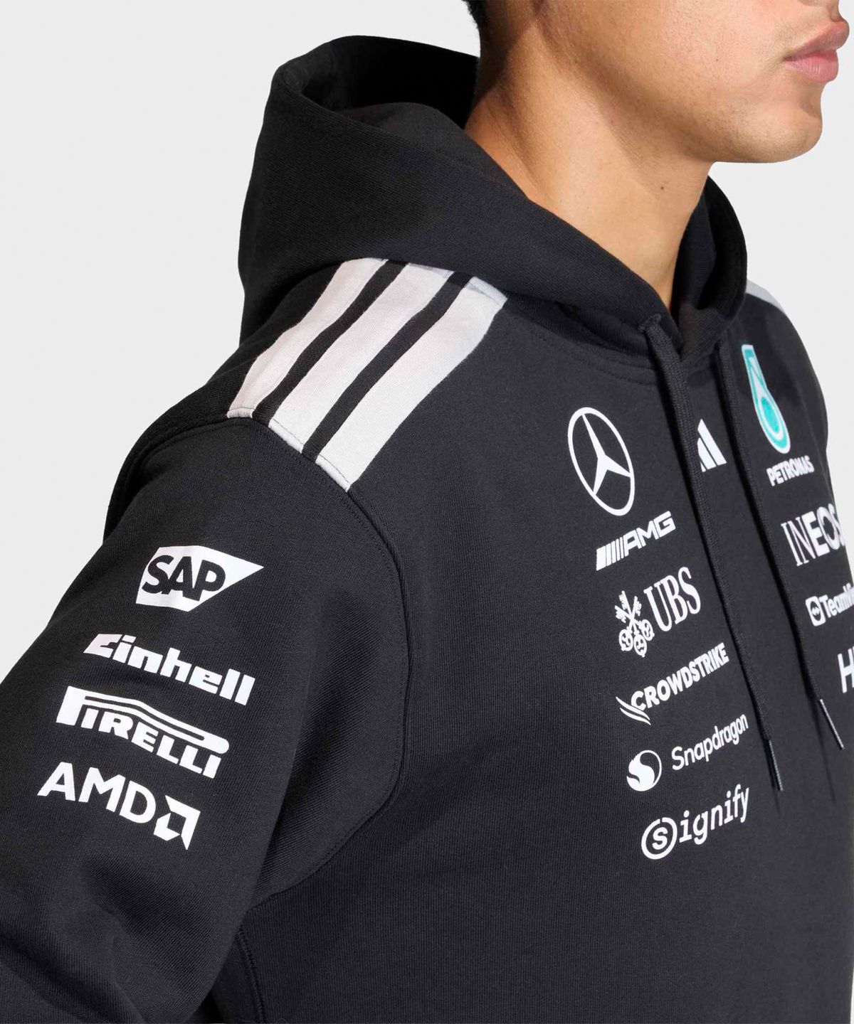 아디다스(ADIDAS) 메르세데스 AMG F1 팀 드라이버 후드 스웨트셔츠 - 블랙 / KF0166