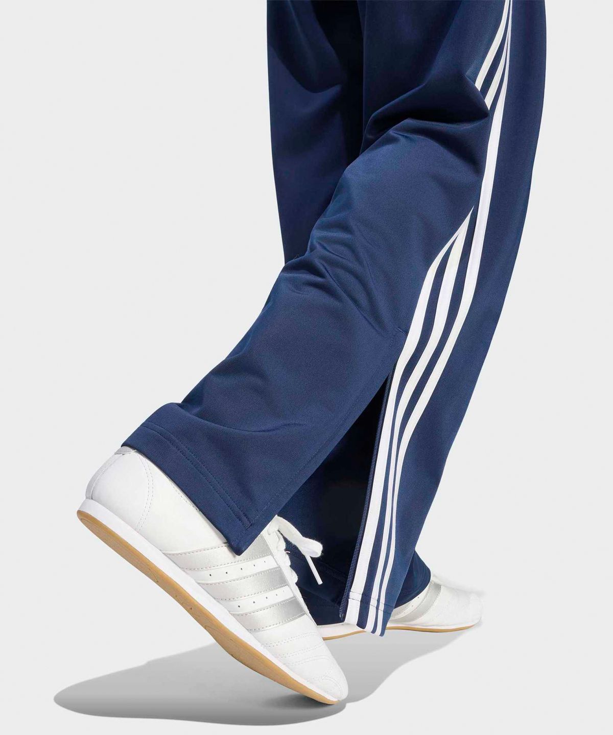 아디다스(ADIDAS) 파이어버드 루즈 트랙 팬츠 - 나이트인디고:화이트 / KV5403
