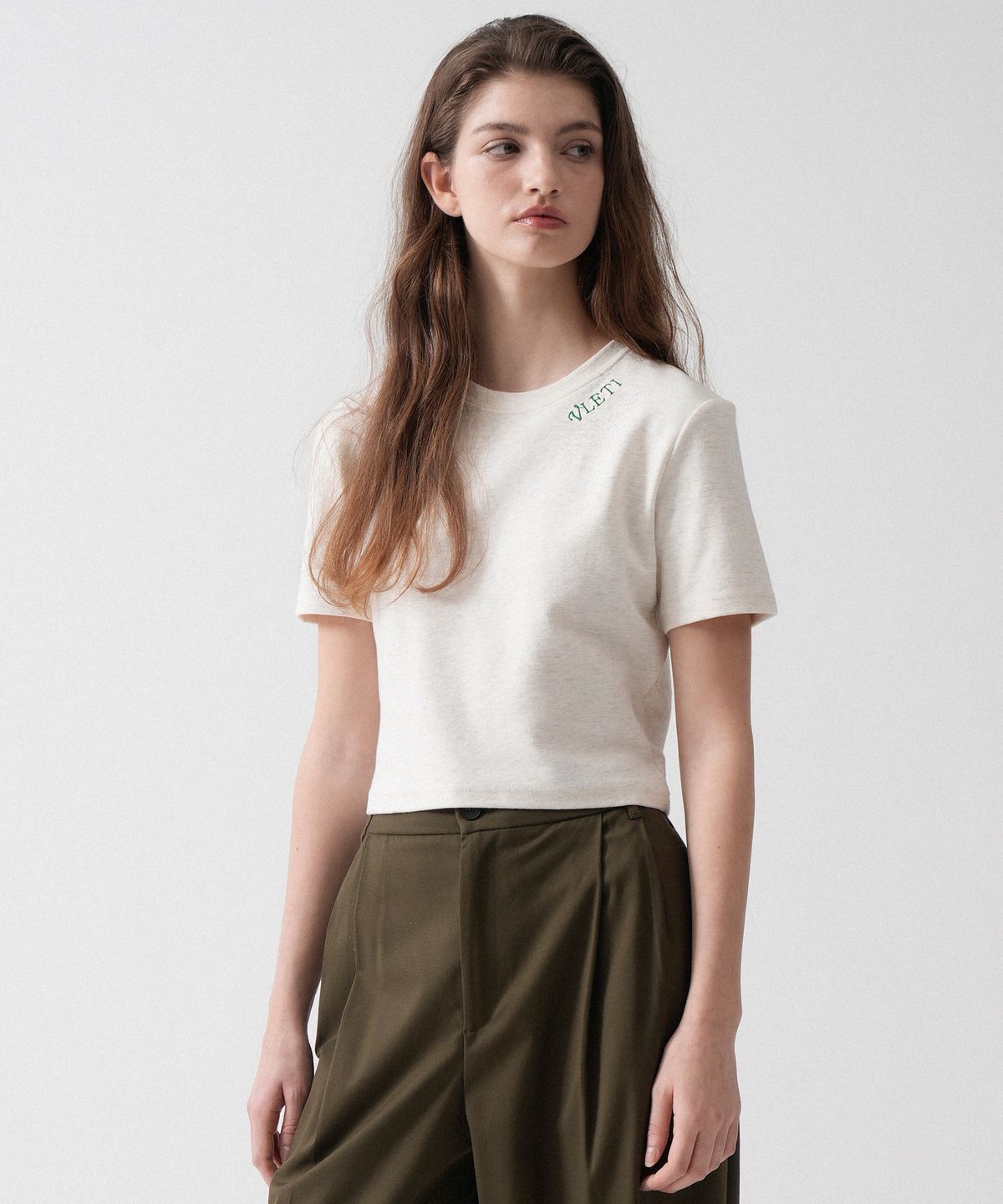 블레티(VLETI) Logo Needlework Slim Crop T-shirt (Oatmeal)