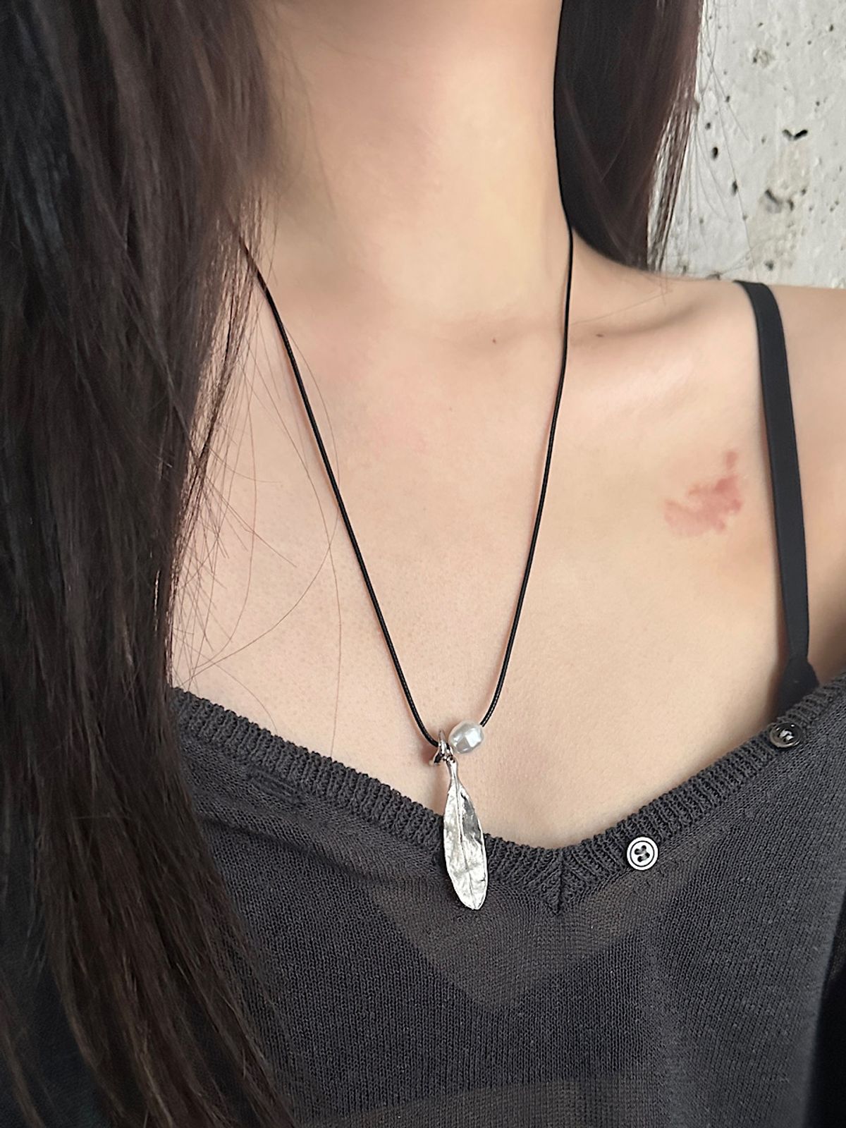 아포엠(APOEM) FEATHER TRACE NECKLACE