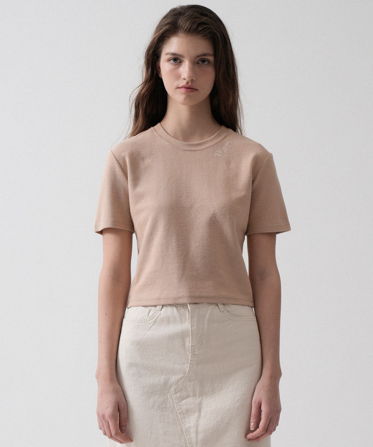 블레티(VLETI) Logo Needlework Slim Crop T-shirt (Beige)