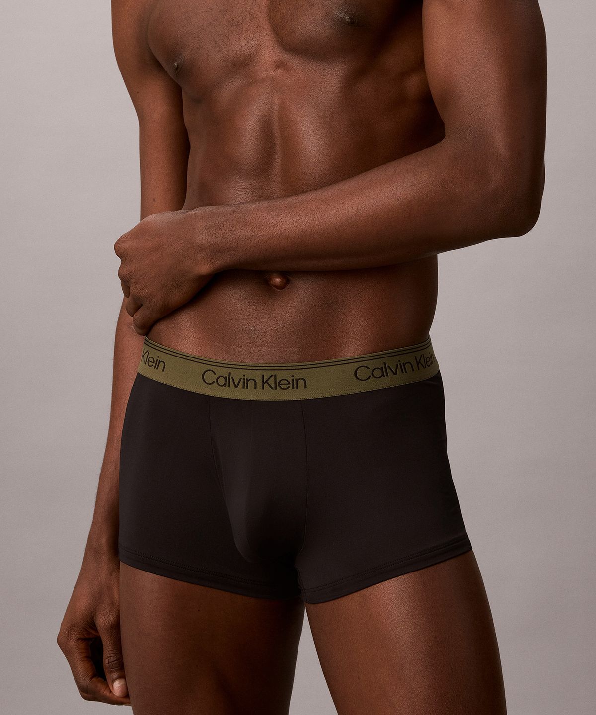 캘빈클라인 언더웨어(CALVIN KLEIN UNDERWEAR) 남성 마이크로 스트레치 로우 라이즈 트렁크 3PK_NB4409HUE