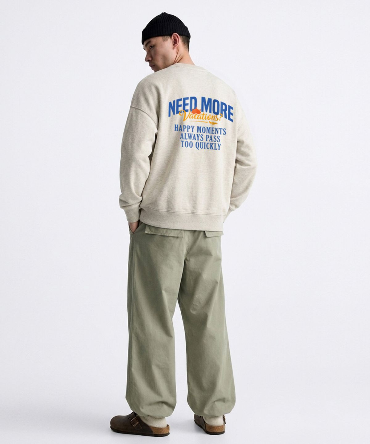 엠블룩(AMBLELOOK) 레귤러 스웨트셔츠 NEED MORE (오트밀)