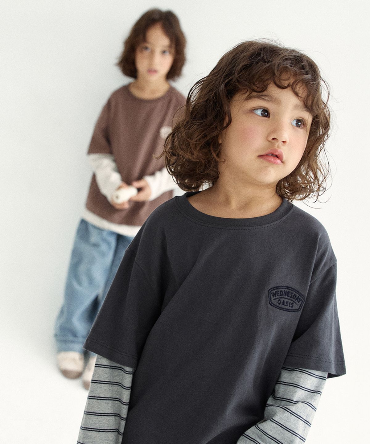웬즈데이오아시스 키즈(WEDNESDAYOASIS KIDS) [Kids]레이어드 배색 티셔츠_CHARCOAL(WKB6TP02)