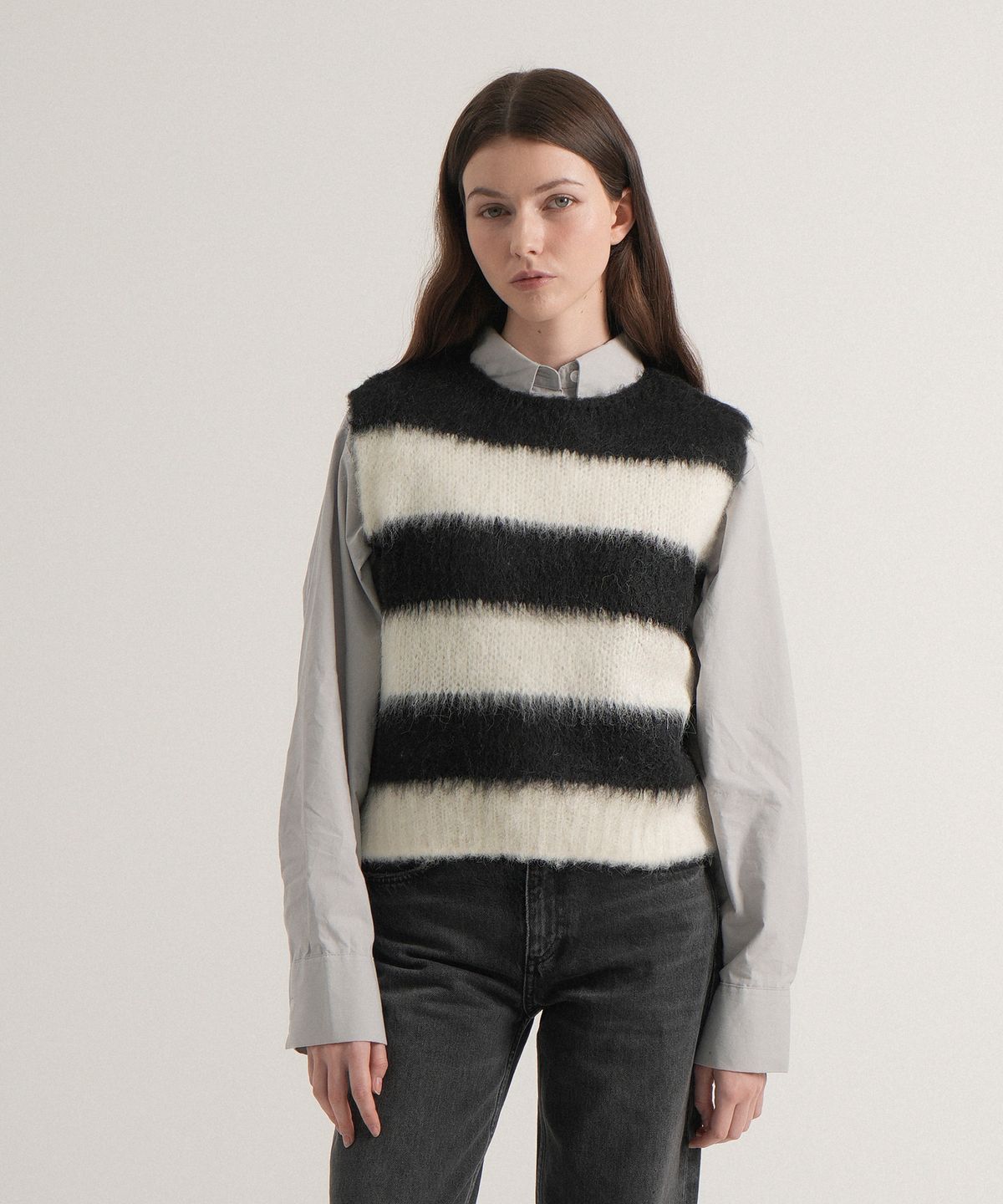 블레티(VLETI) Wool Stripe Brush Knit Vest (Black)