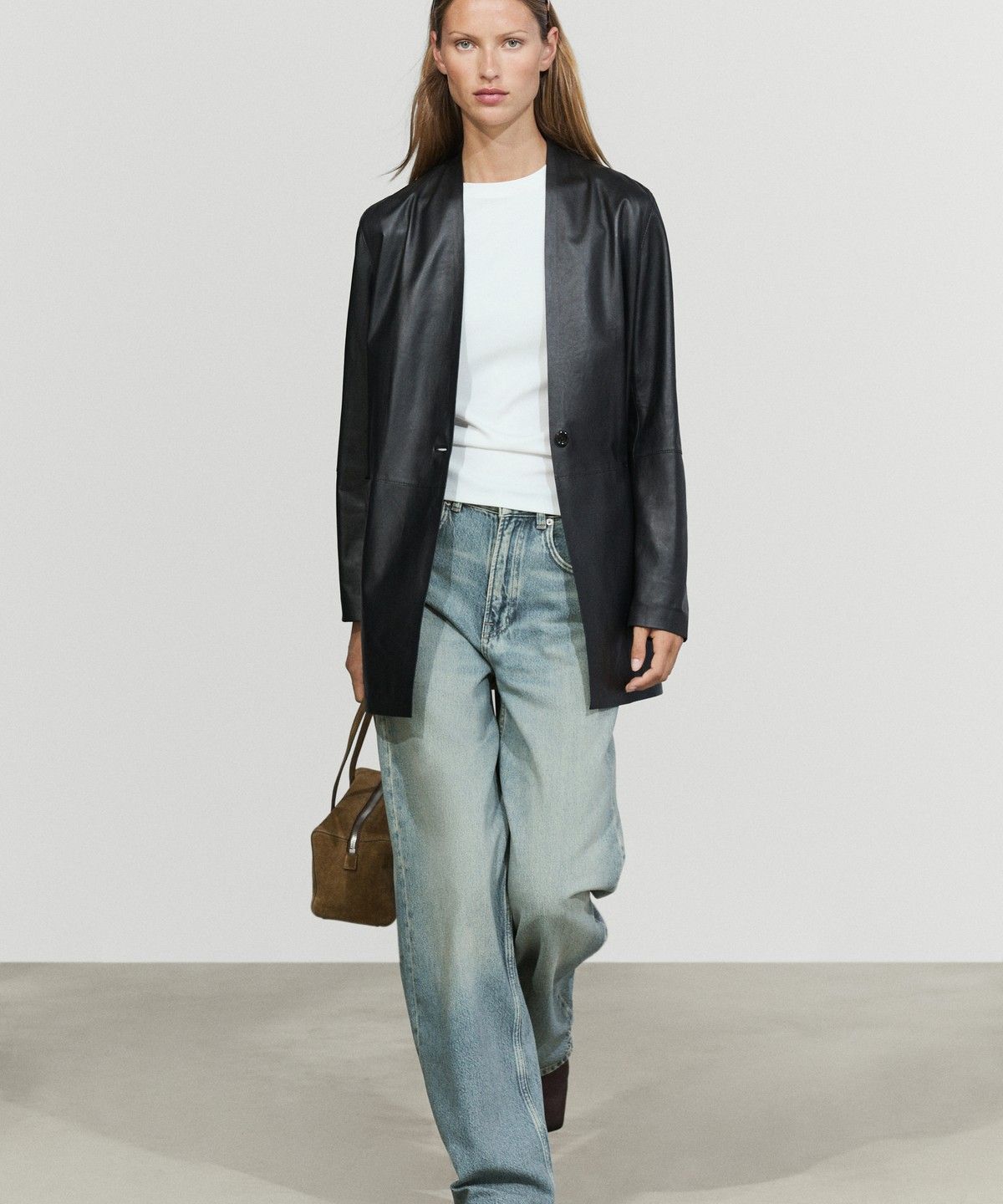 마시모두띠(MASSIMO DUTTI) 원 버튼 나파 가죽 블레이저