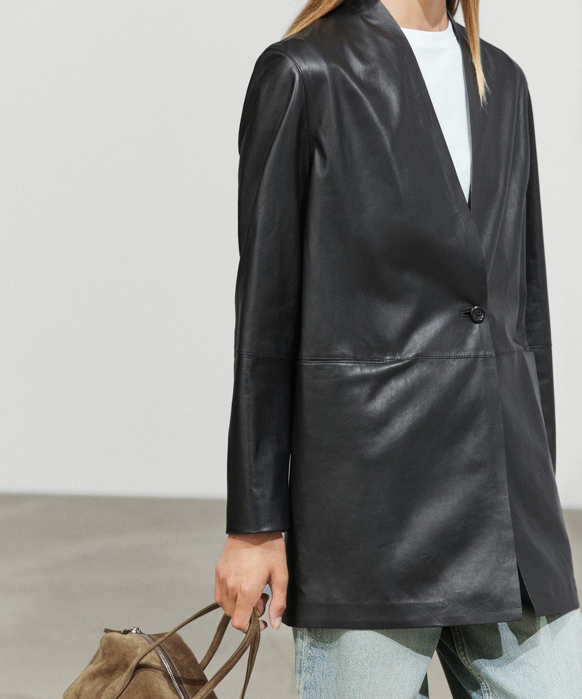 마시모두띠(MASSIMO DUTTI) 원 버튼 나파 가죽 블레이저